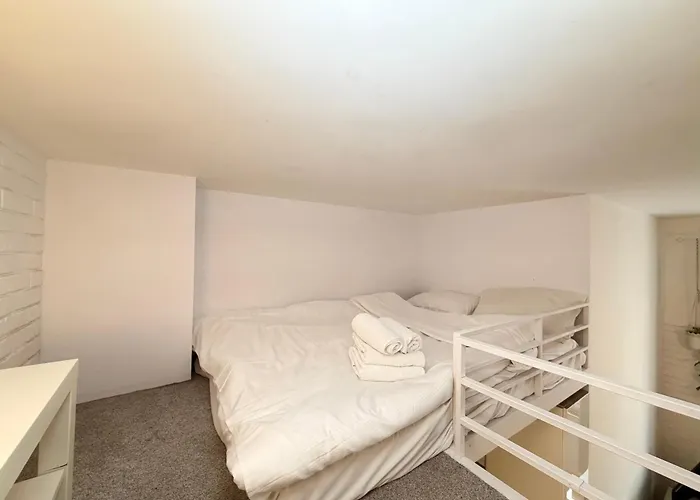 Kosciuszki Lavish With Mezzanine By Bookinghost *